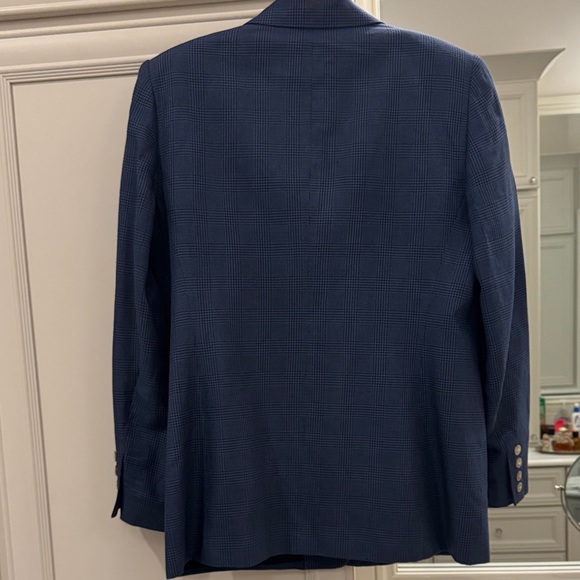 Beautifully Tailored Navy Women's Blazer - Picture 7 of 8